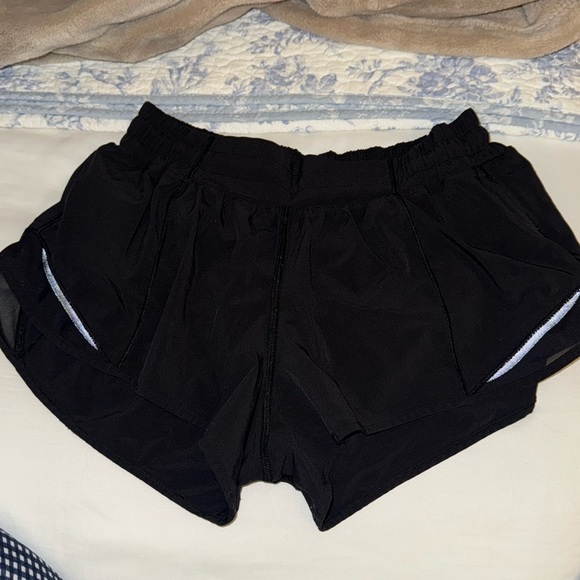 Lululemon hotty hot shorts - Picture 1 of 3